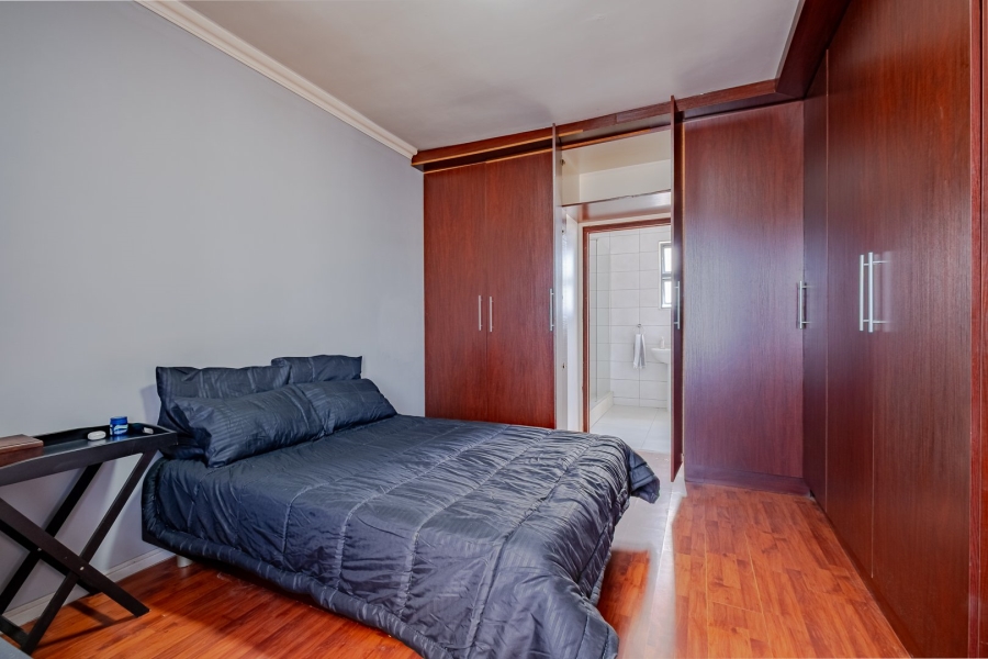 5 Bedroom Property for Sale in Lentegeur Western Cape
